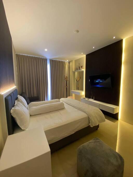 Nagoya Thamrin Apartment High Floor With View Buitenkant foto