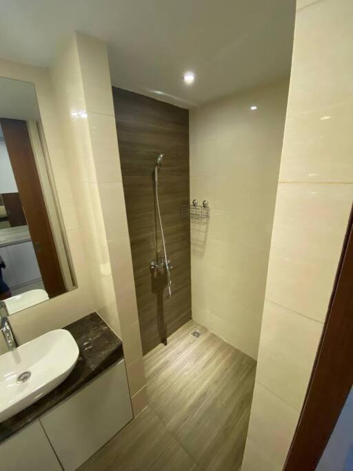 Nagoya Thamrin Apartment High Floor With View Buitenkant foto
