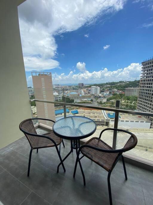 Nagoya Thamrin Apartment High Floor With View Buitenkant foto