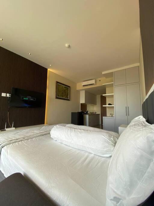 Nagoya Thamrin Apartment High Floor With View Buitenkant foto