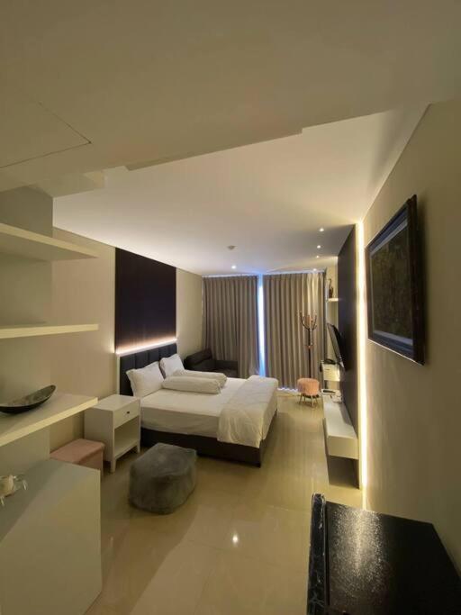 Nagoya Thamrin Apartment High Floor With View Buitenkant foto