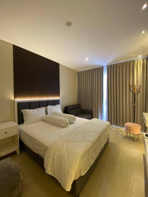Nagoya Thamrin Apartment High Floor With View Buitenkant foto