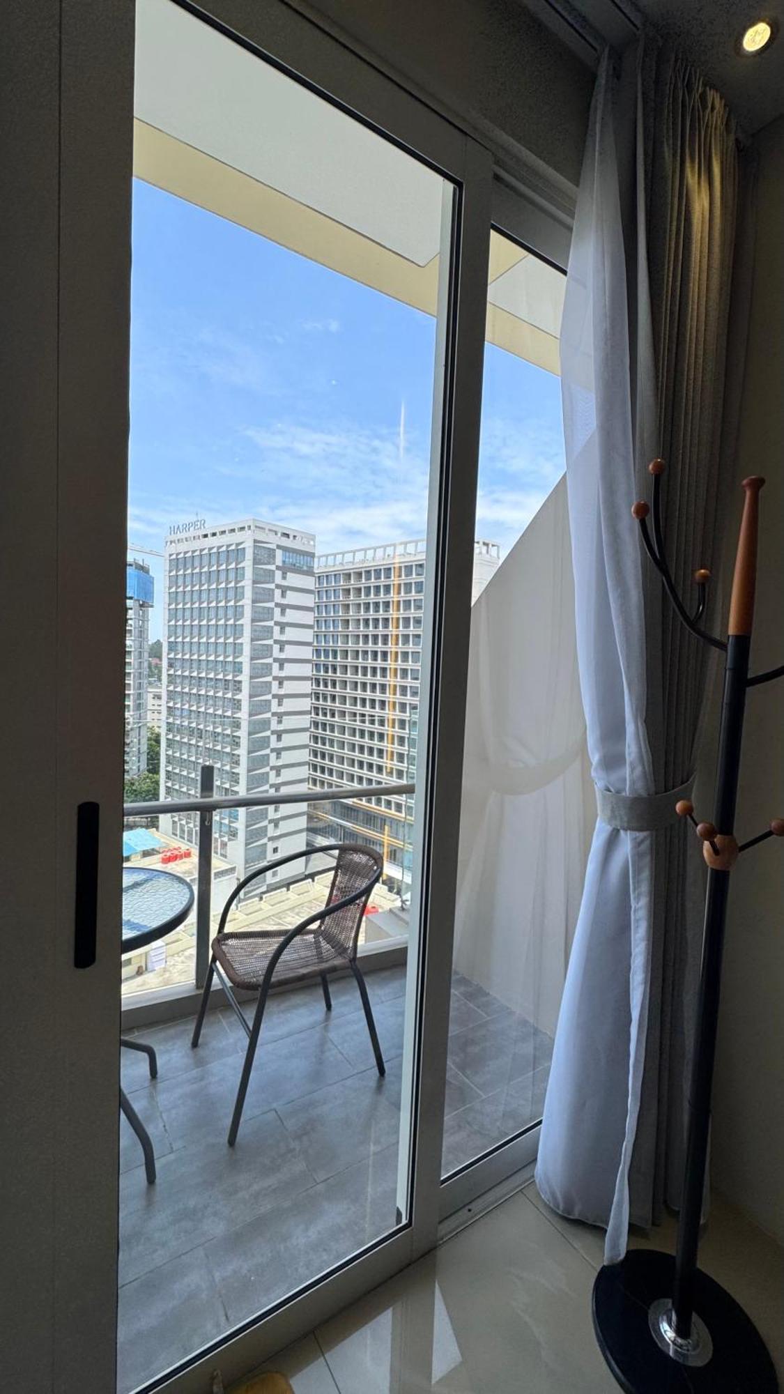 Nagoya Thamrin Apartment High Floor With View Buitenkant foto