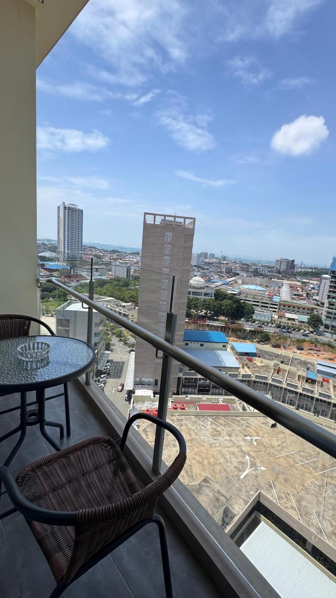 Nagoya Thamrin Apartment High Floor With View Buitenkant foto