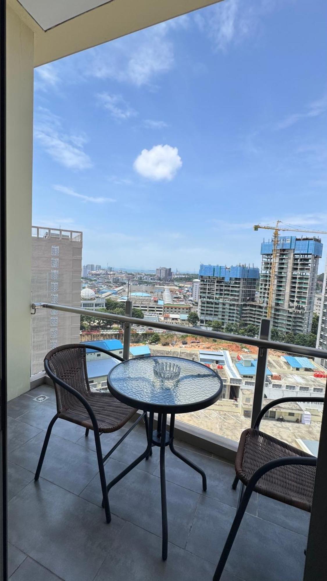Nagoya Thamrin Apartment High Floor With View Buitenkant foto