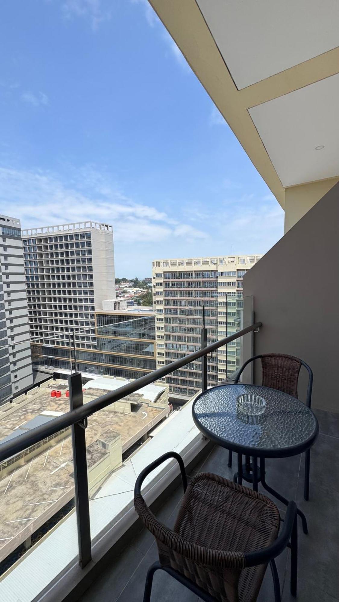 Nagoya Thamrin Apartment High Floor With View Buitenkant foto