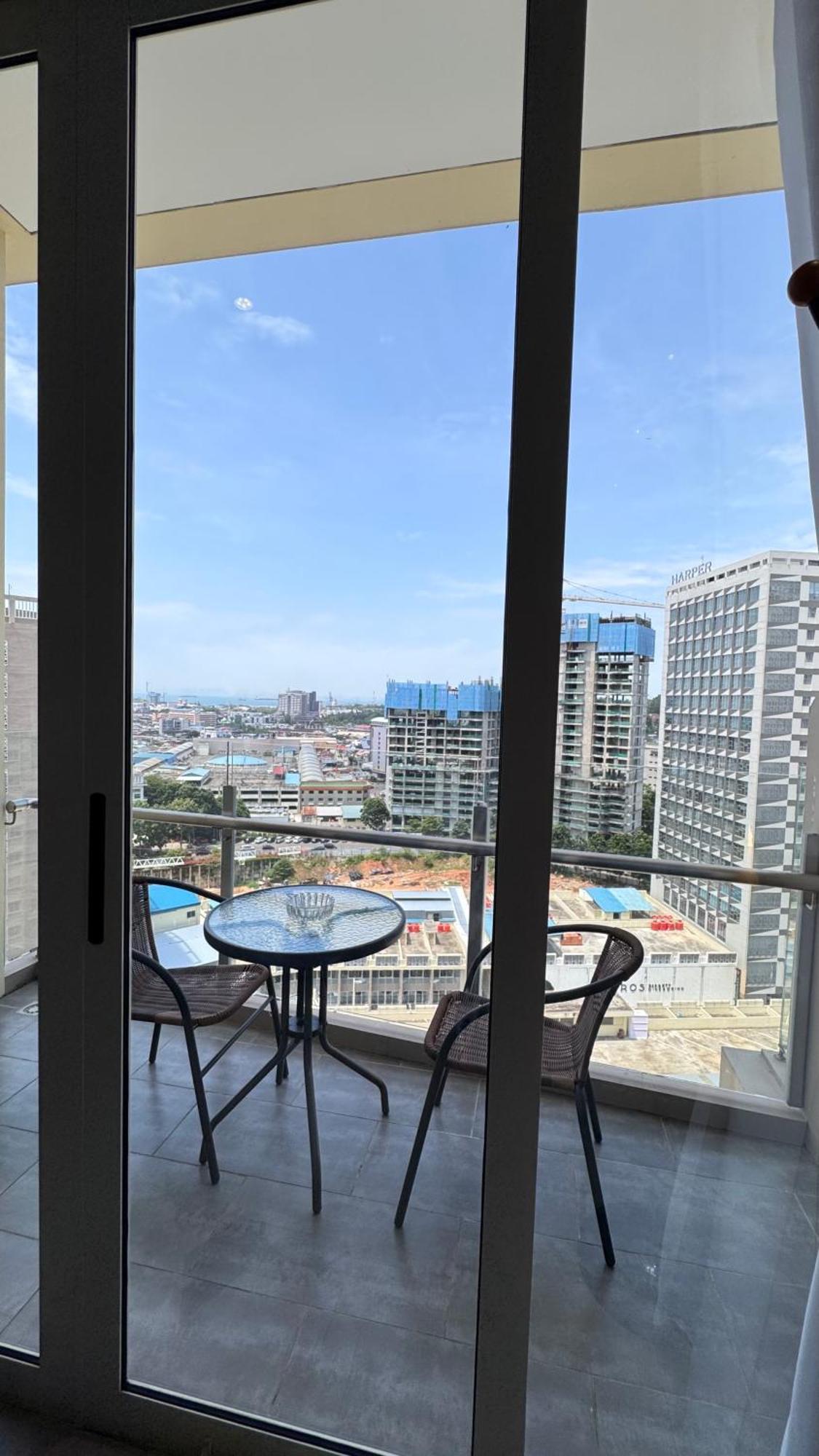 Nagoya Thamrin Apartment High Floor With View Buitenkant foto